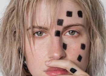 Hayley Williams | A sentimentalidade de “Petals for Armor”, primeiro disco solo da cantora