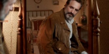 Deerskin: A Jaqueta de Couro de Cervo | Crítica