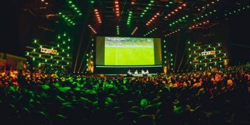 CCXP – Dia 2 | Brasil x Camarões, estande da Warner com Shazam! Painel com Namor e centenário de Stan Lee