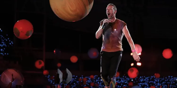 Coldplay encerra turnê no Brasil mostrando que é possível quebrar a 4ª parede