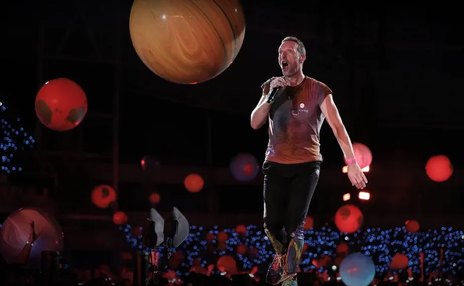 Coldplay encerra turnê no Brasil mostrando que é possível quebrar a 4ª parede