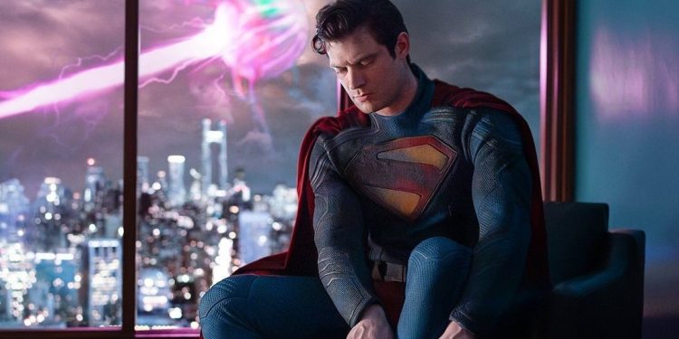 Superman | Fotos do set revelam trajes icônicos, personagens e detalhes da trama